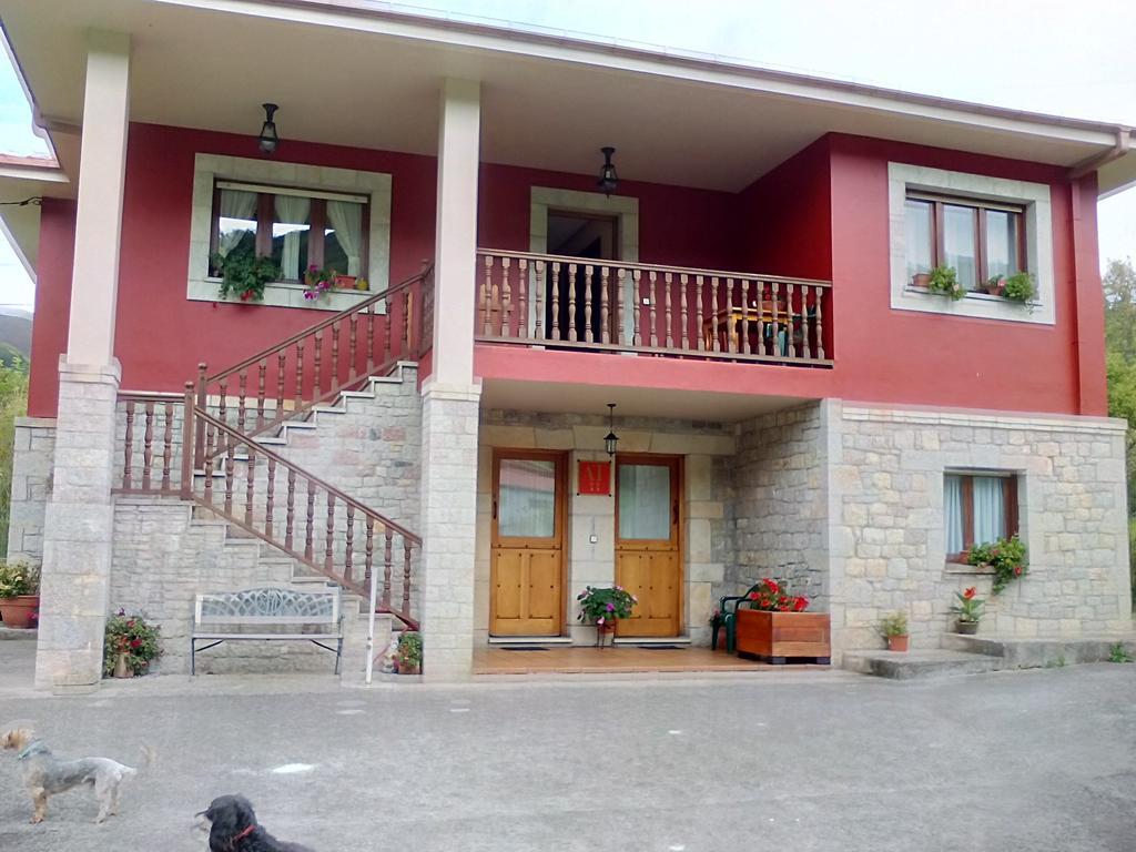 Apartments Aurora La Robellada de Onis Buitenkant foto