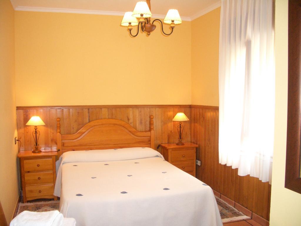 Apartments Aurora La Robellada de Onis Kamer foto
